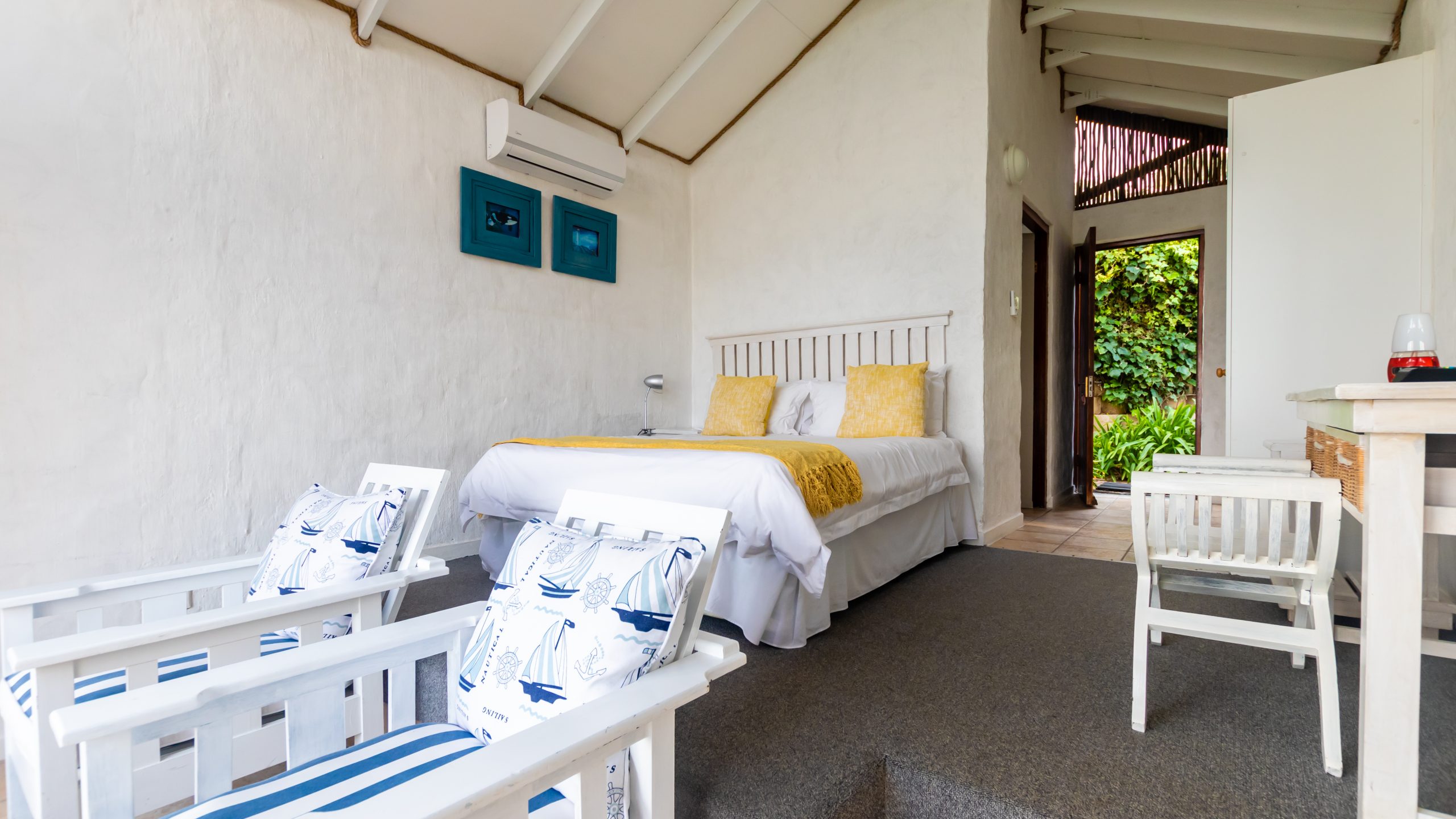 Double Room - Yellow